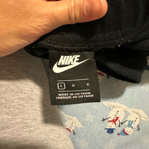 2 pairs women’s Nike tech, fleece size, large, navy and black gently used - Picture 2 of 7